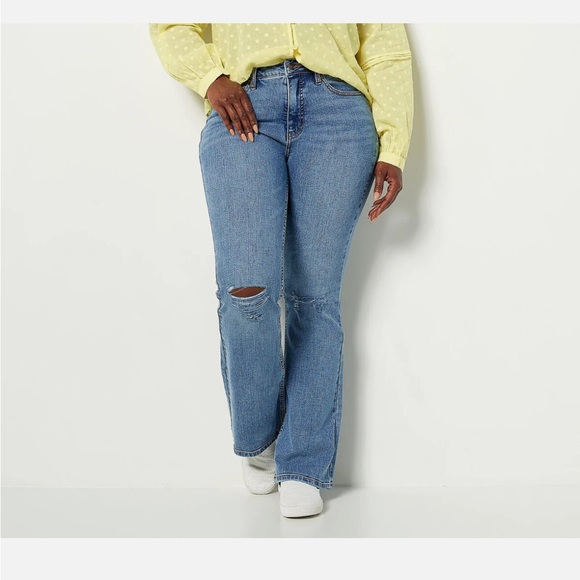 Candace Cameron Bure Pacfc Denim Flare Jeans-BigSur Med Wash-Plus 32-A488180 NEW - Picture 1 of 2